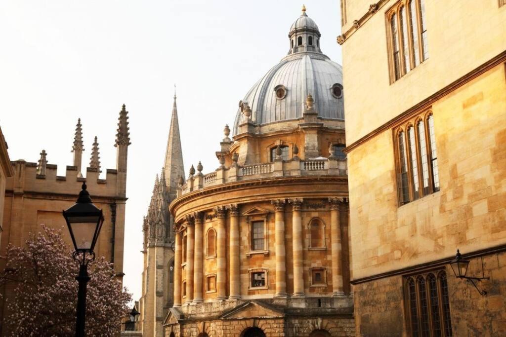 Stunning Riverside Oxford Apartment With Parking エクステリア 写真